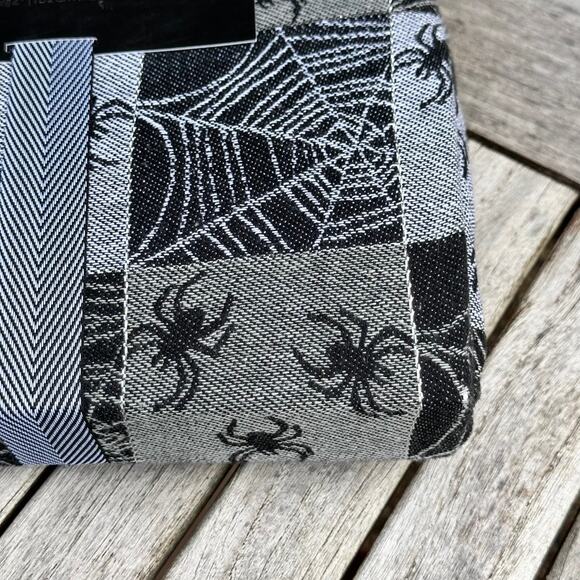 Halloween 60" x 84" Spiders Tablecloth Christian Lacroix Silver Black Oblong New - Picture 5 of 10